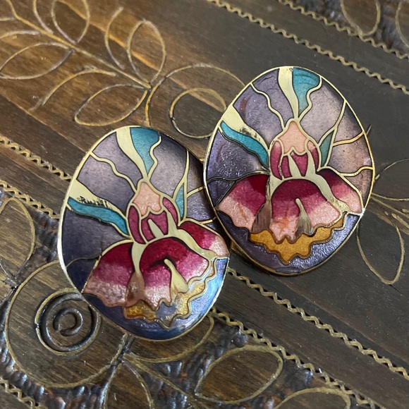 Vintage Enamel Metal Floral Stud Earrings - Picture 2 of 4